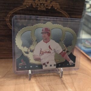 1999 Pacific Crown Royale Mark McGwire Diecut Card Cardinals